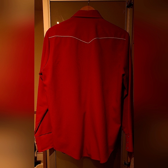 Vintage Men's red Western long sleeve shirt. - Picture 8 of 8